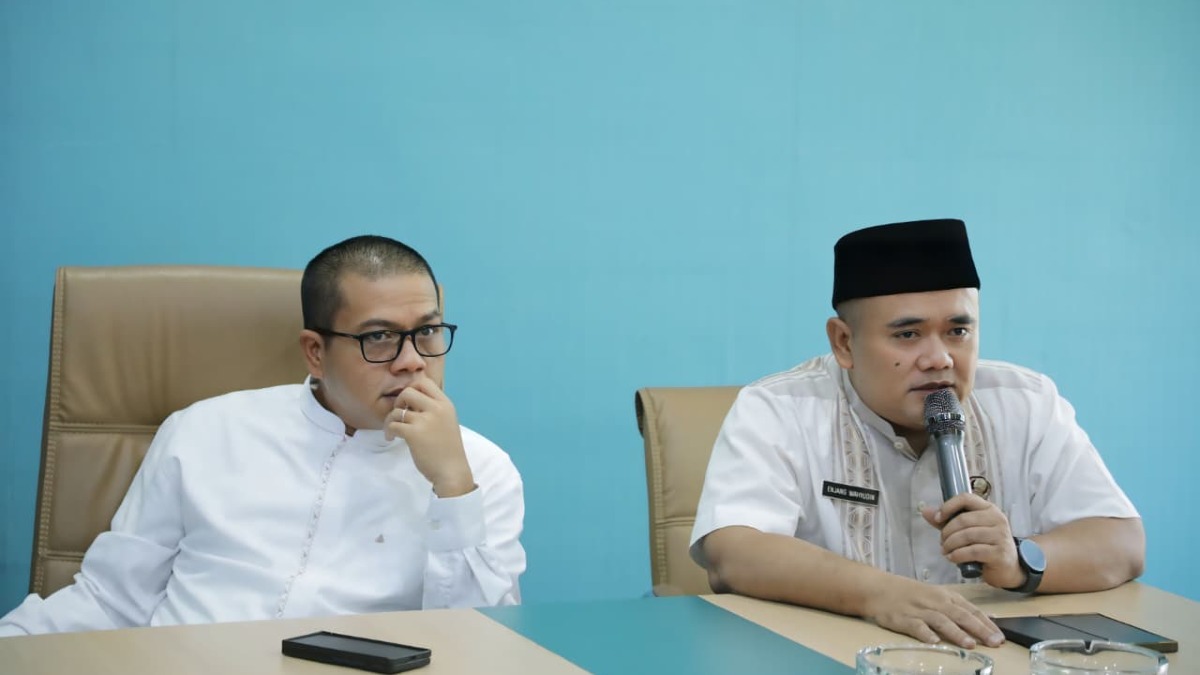 Bupati Bandung Dadang Supriatna melaksanakan inspeksi mendadak atau sidak ke Kantor Dinas Perumahan, Kawasan