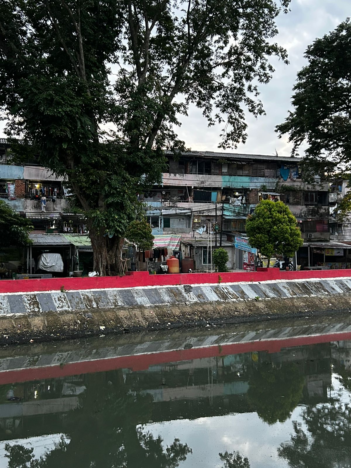 Peninjauan kawasan kumuh di Rusun Ilir Barat, Sumatera Selatan - Foto