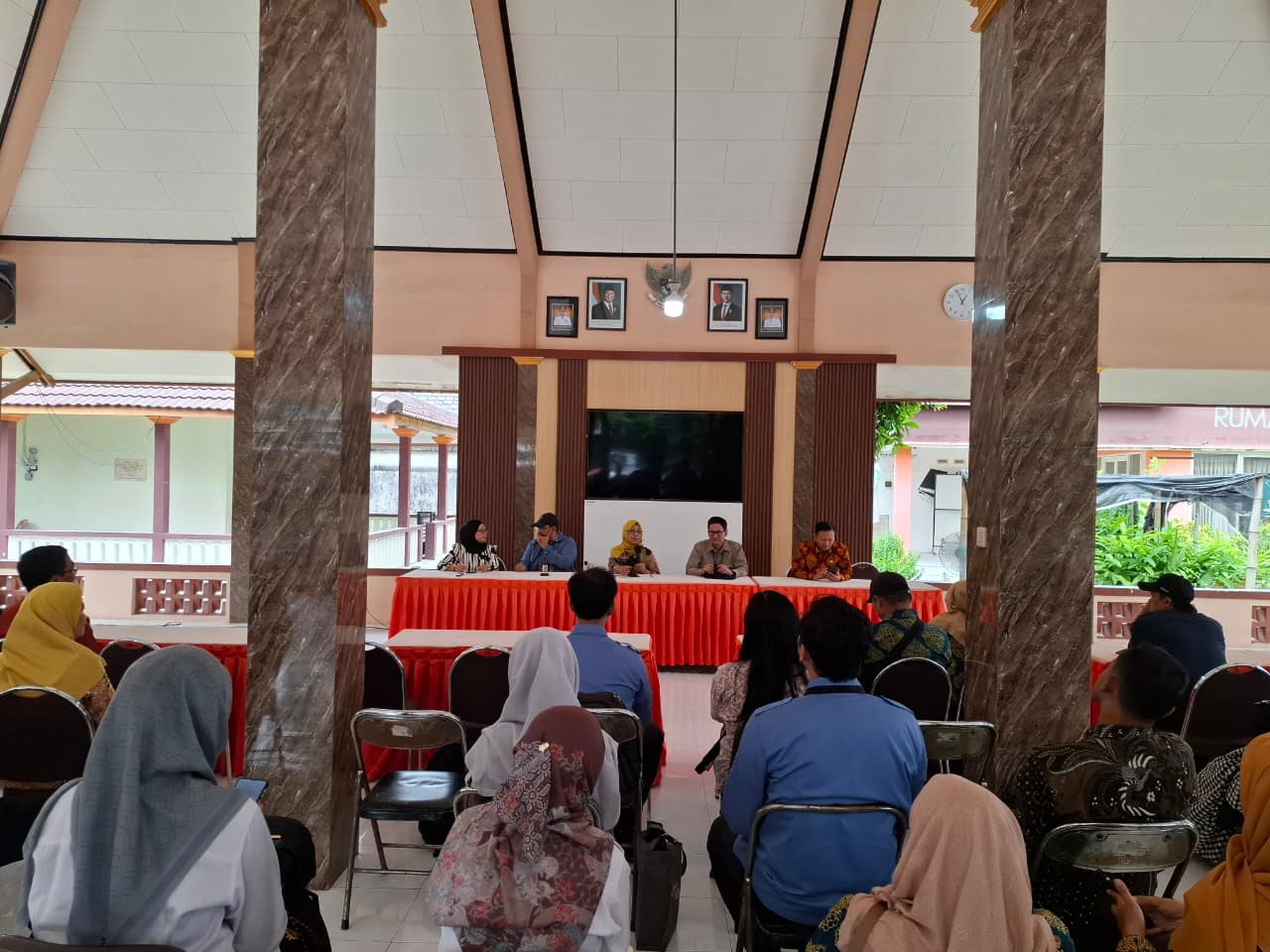 Kunjungan Kerja Monitoring dan Evaluasi Penataan Kawasan Kumuh melalui DAK PPKT TA 2025 di Kabupaten Gresik - Foto
