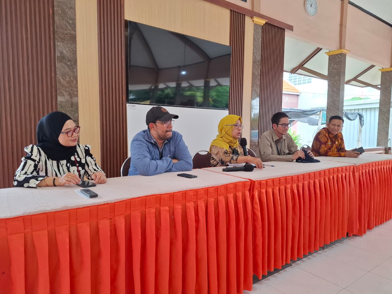 Kunjungan Kerja Monitoring dan Evaluasi Penataan Kawasan Kumuh melalui DAK PPKT TA 2025 di Kabupaten Gresik - Foto