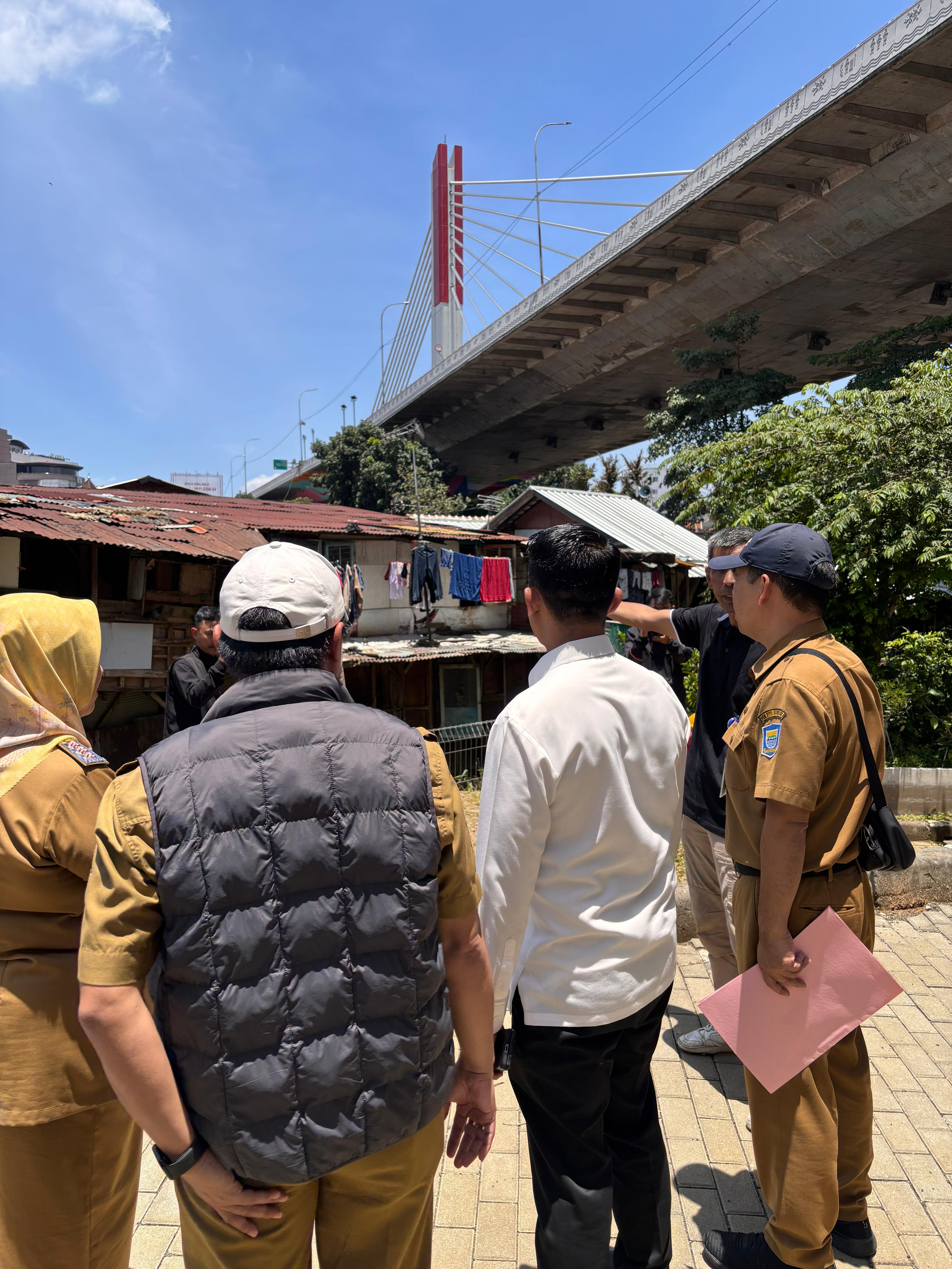 Kunjungan Lapangan untuk Meninjau Perkembangan Penataan Kawasan Permukiman di Tamansari (RDTS) - Foto