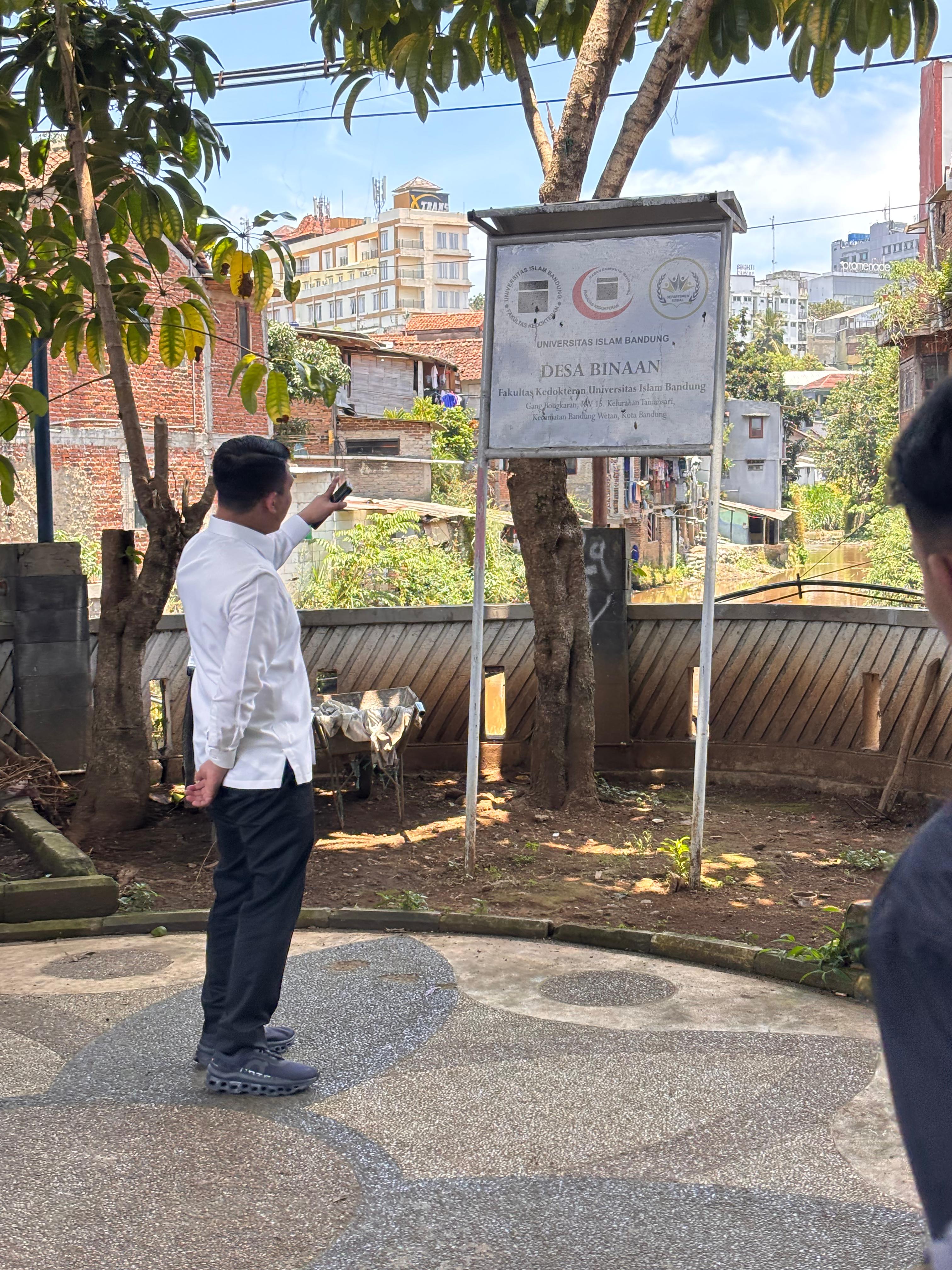 Kunjungan Lapangan untuk Meninjau Perkembangan Penataan Kawasan Permukiman di Tamansari (RDTS) - Foto
