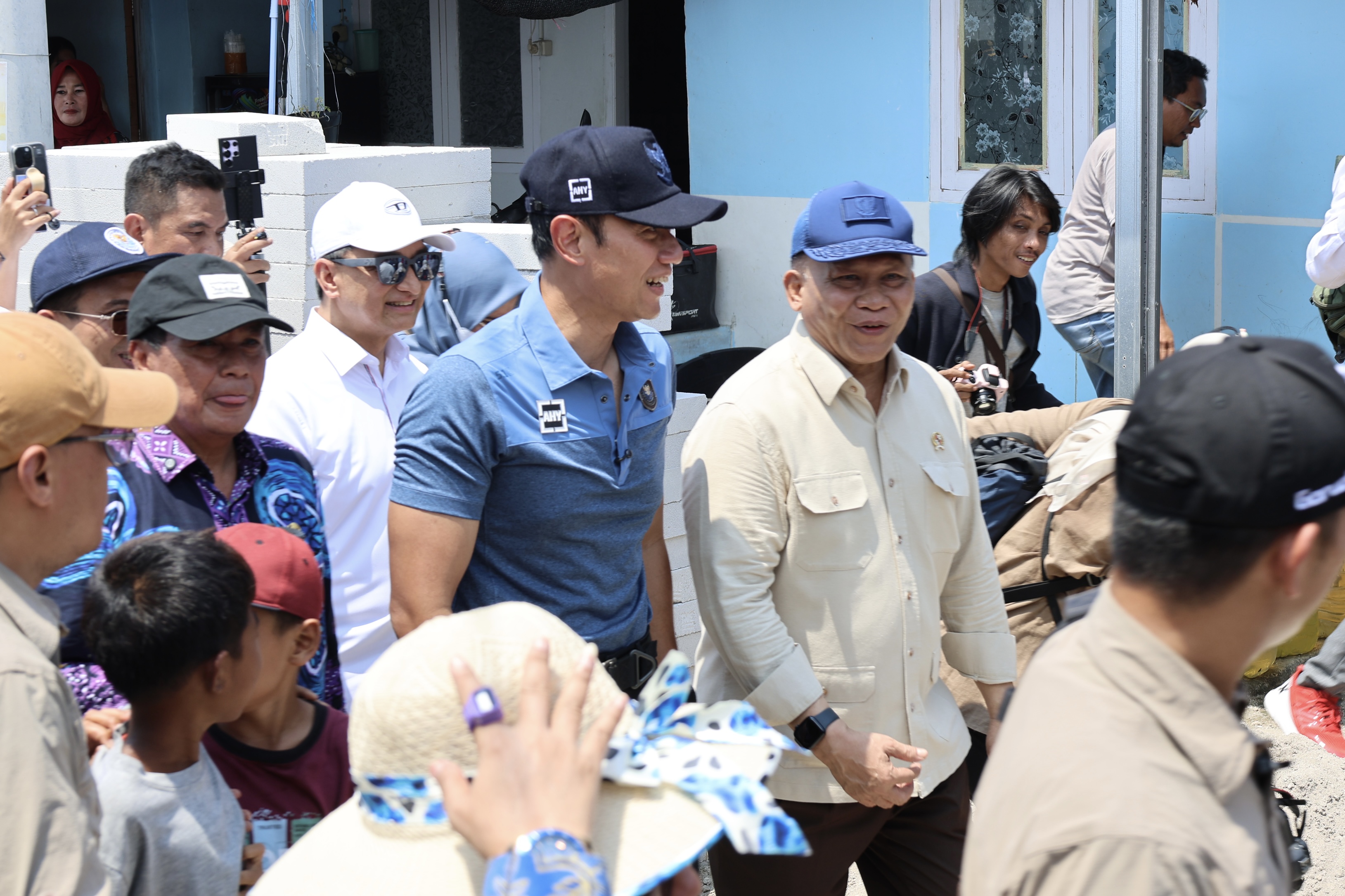 Kunjungan Menko ke Kampung Nelayan Tanjung Kait - Foto