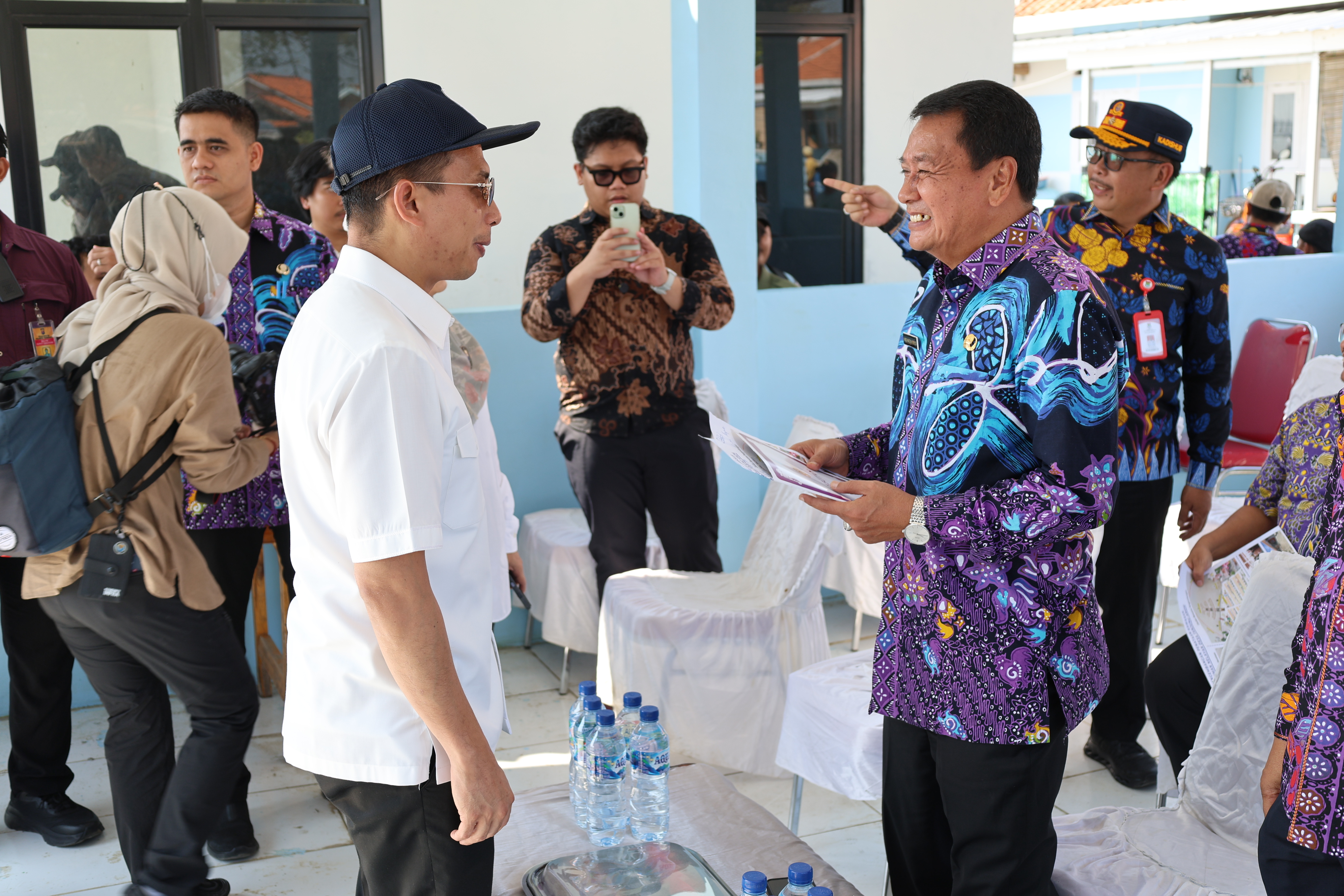 Kunjungan Menko ke Kampung Nelayan Tanjung Kait - Foto