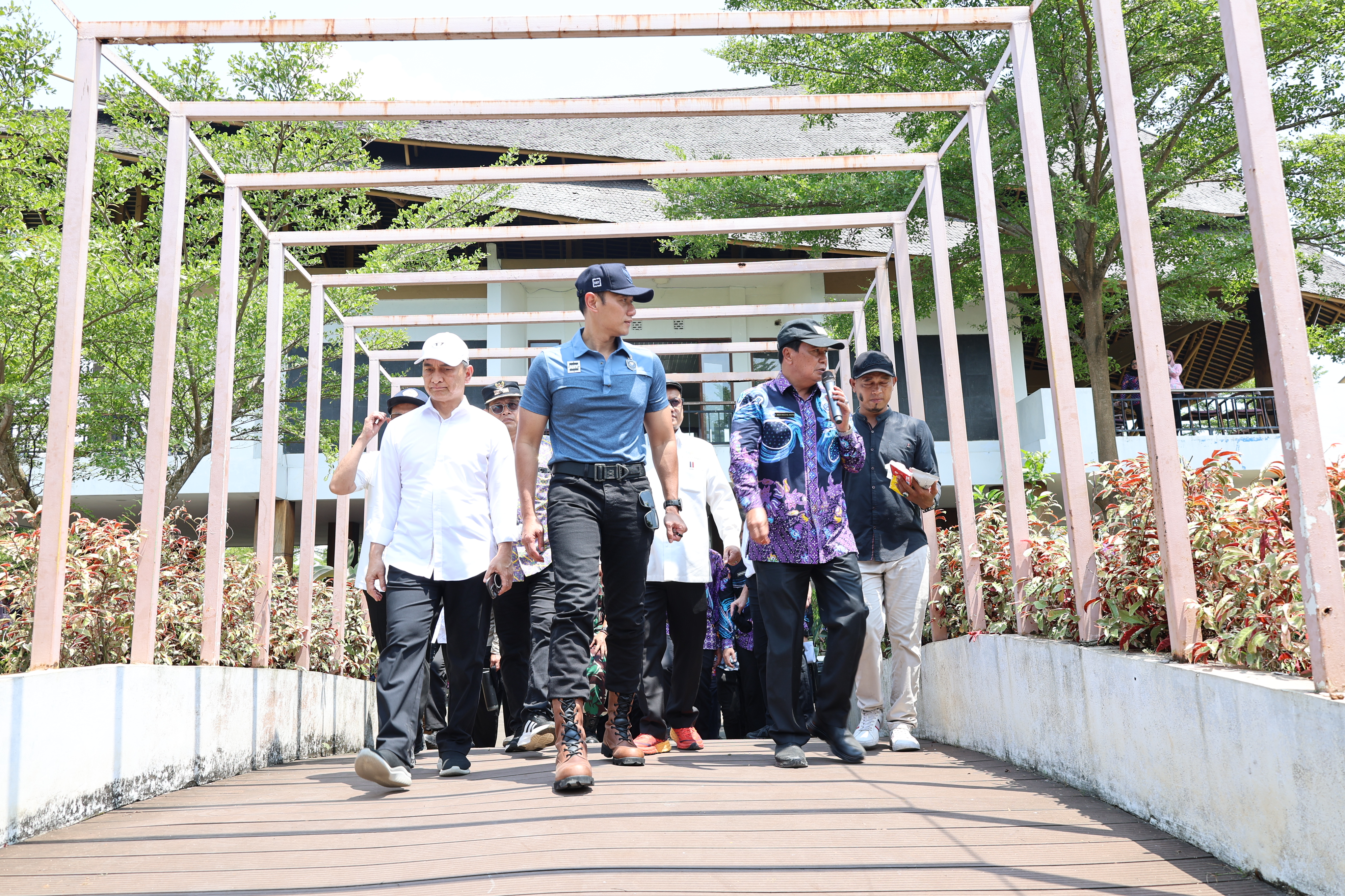 Kunjungan Menko ke Ketapang Urban Aquaculture - Foto
