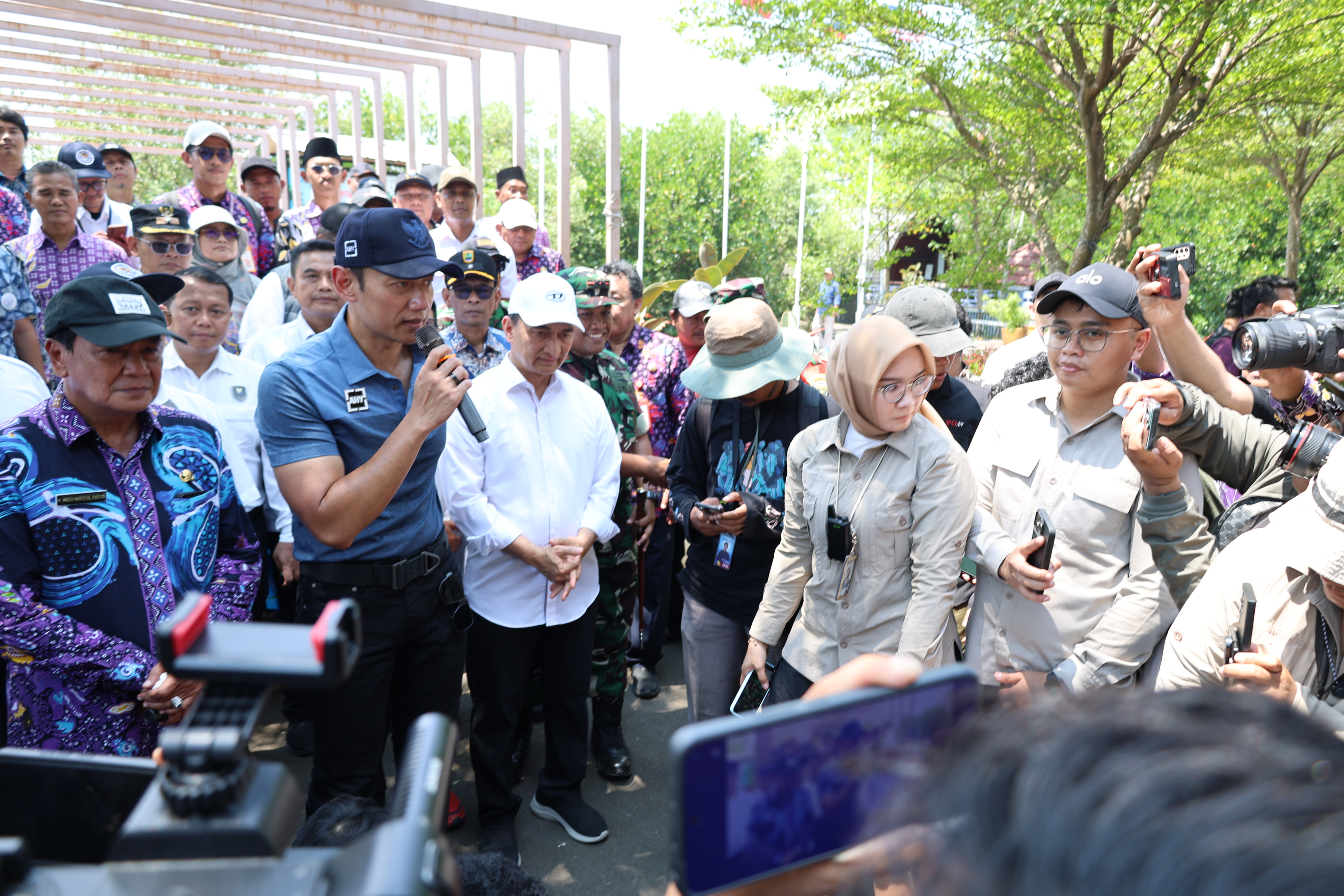 Kunjungan Menko ke Ketapang Urban Aquaculture - Foto
